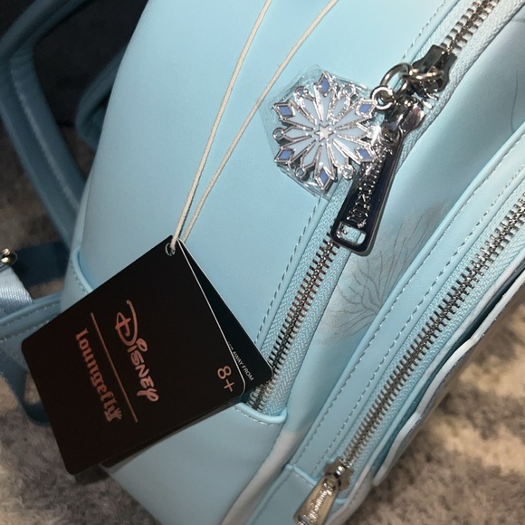 NWT! Disney Loungefly Backpack - Elsa Frozen - Picture 4 of 4